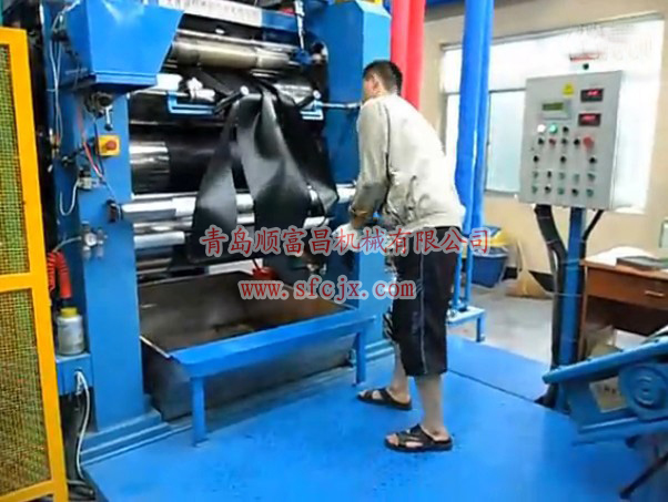 工作中的壓延機www.ybled.net.cn